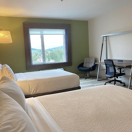 Holiday Inn Express & Suites Victoria-Colwood By Ihg Лангфорд Экстерьер фото