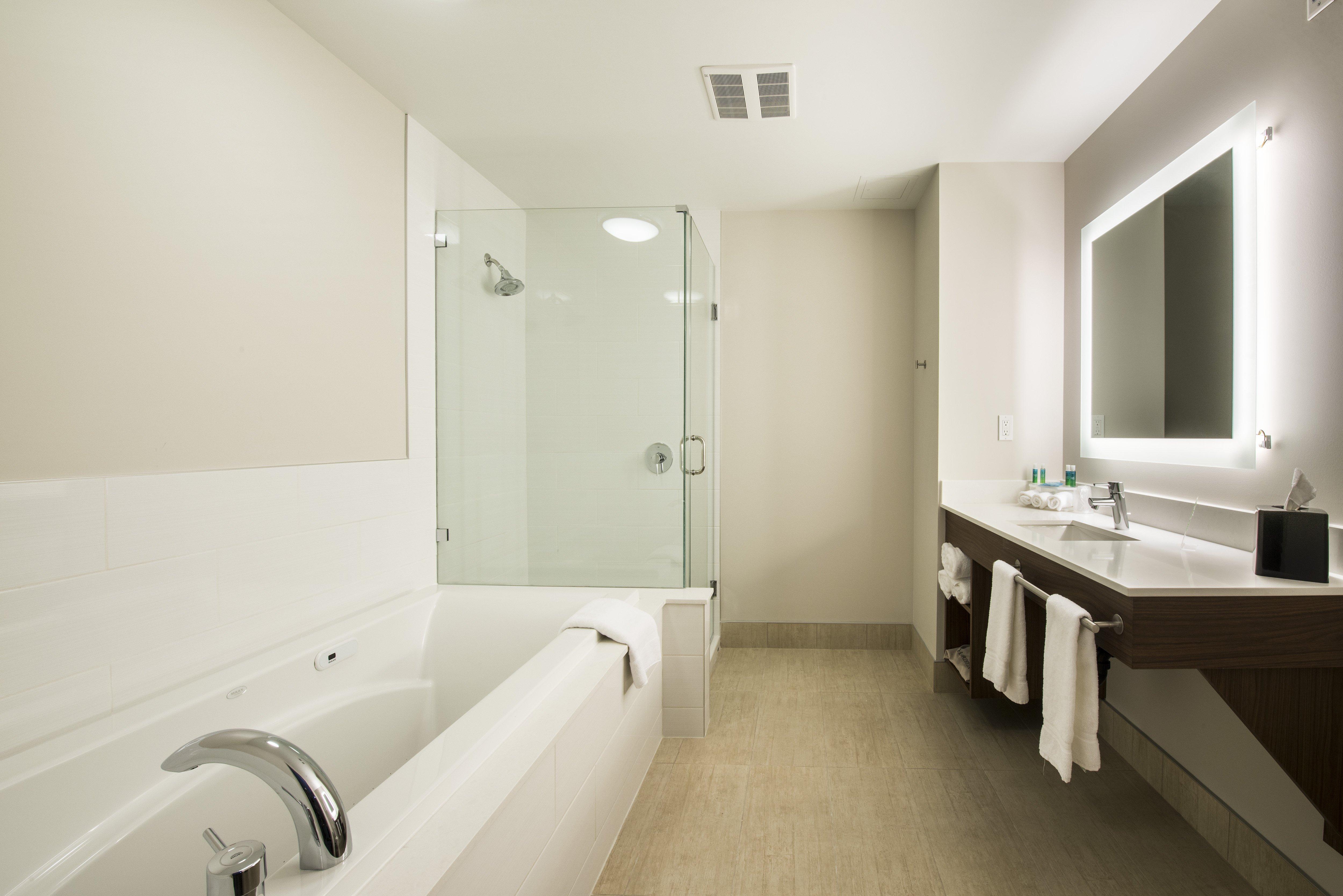 Holiday Inn Express & Suites Victoria-Colwood By Ihg Лангфорд Экстерьер фото