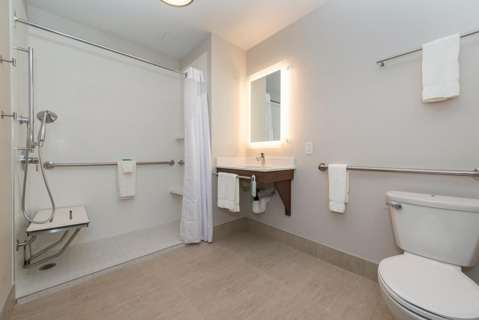 Holiday Inn Express & Suites Victoria-Colwood By Ihg Лангфорд Экстерьер фото