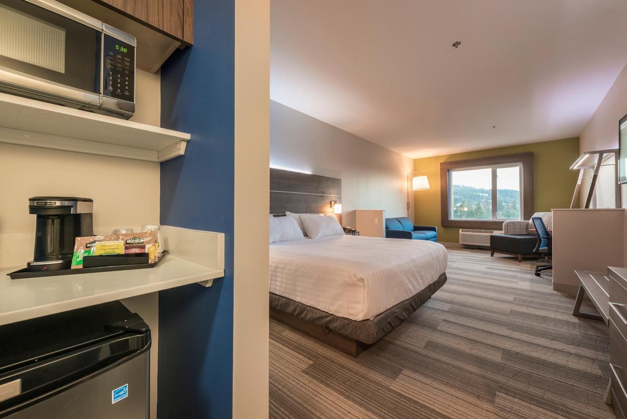 Holiday Inn Express & Suites Victoria-Colwood By Ihg Лангфорд Экстерьер фото