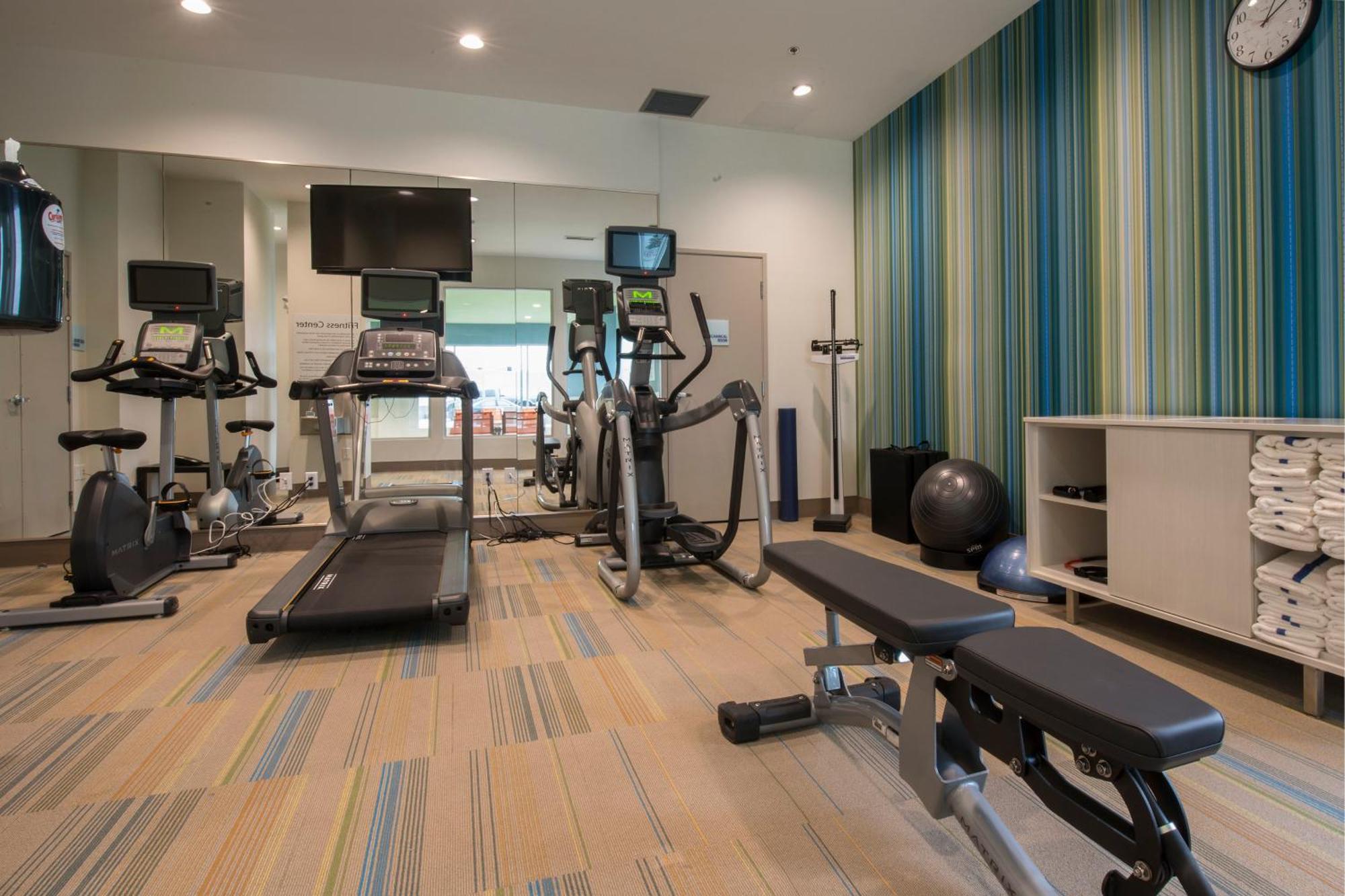 Holiday Inn Express & Suites Victoria-Colwood By Ihg Лангфорд Экстерьер фото
