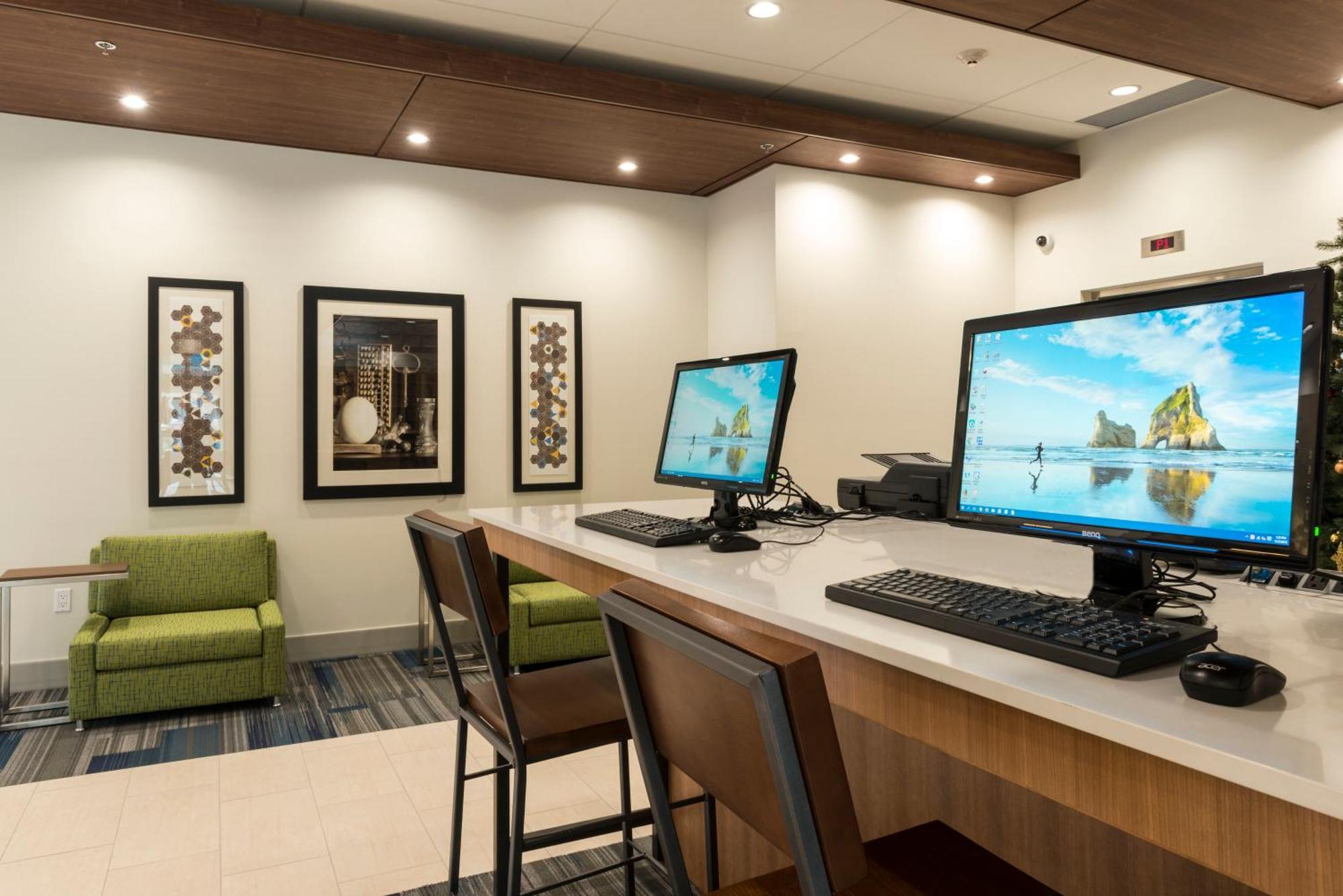 Holiday Inn Express & Suites Victoria-Colwood By Ihg Лангфорд Экстерьер фото