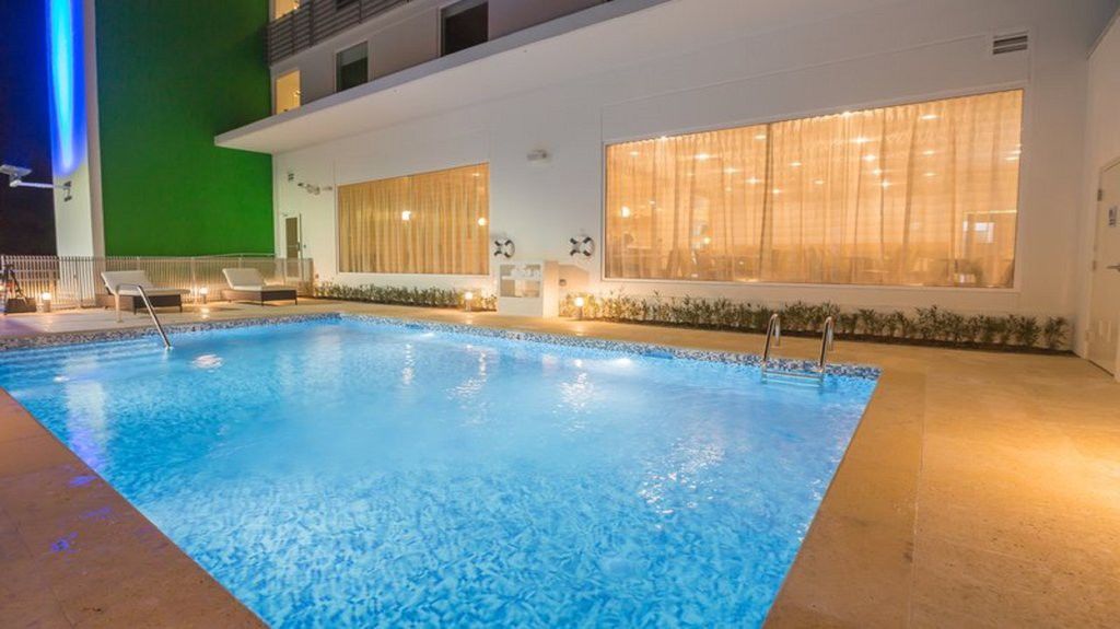 Holiday Inn Express & Suites Victoria-Colwood By Ihg Лангфорд Экстерьер фото
