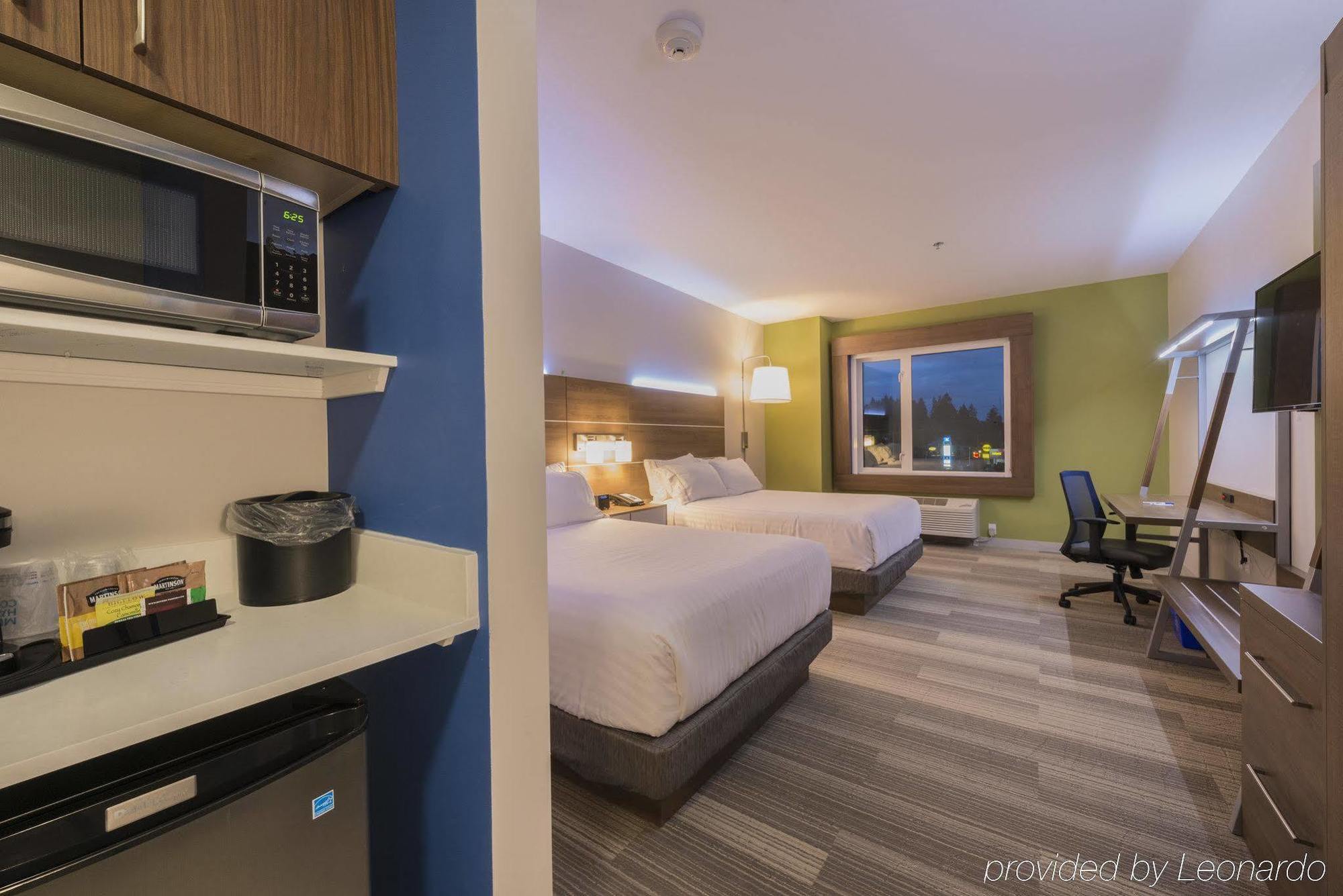 Holiday Inn Express & Suites Victoria-Colwood By Ihg Лангфорд Экстерьер фото